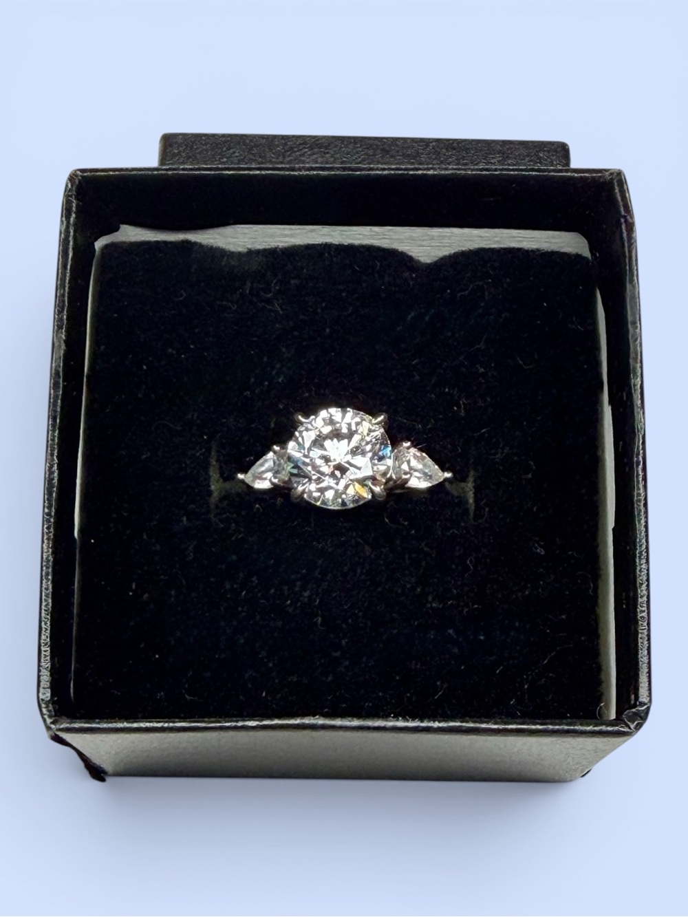2CT 925 Sterling Silver CZ Brilliant Cut‎ Three Stone Ring Sz 4.5 Can be Resized